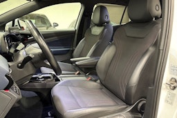 valkoinen Volkswagen ID.4 2021 kuva 14.