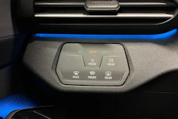 Valkoinen Volkswagen ID.4 2021 kuva 15.