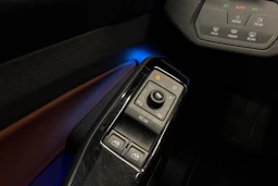 Valkoinen Volkswagen ID.4 2021 kuva 16.