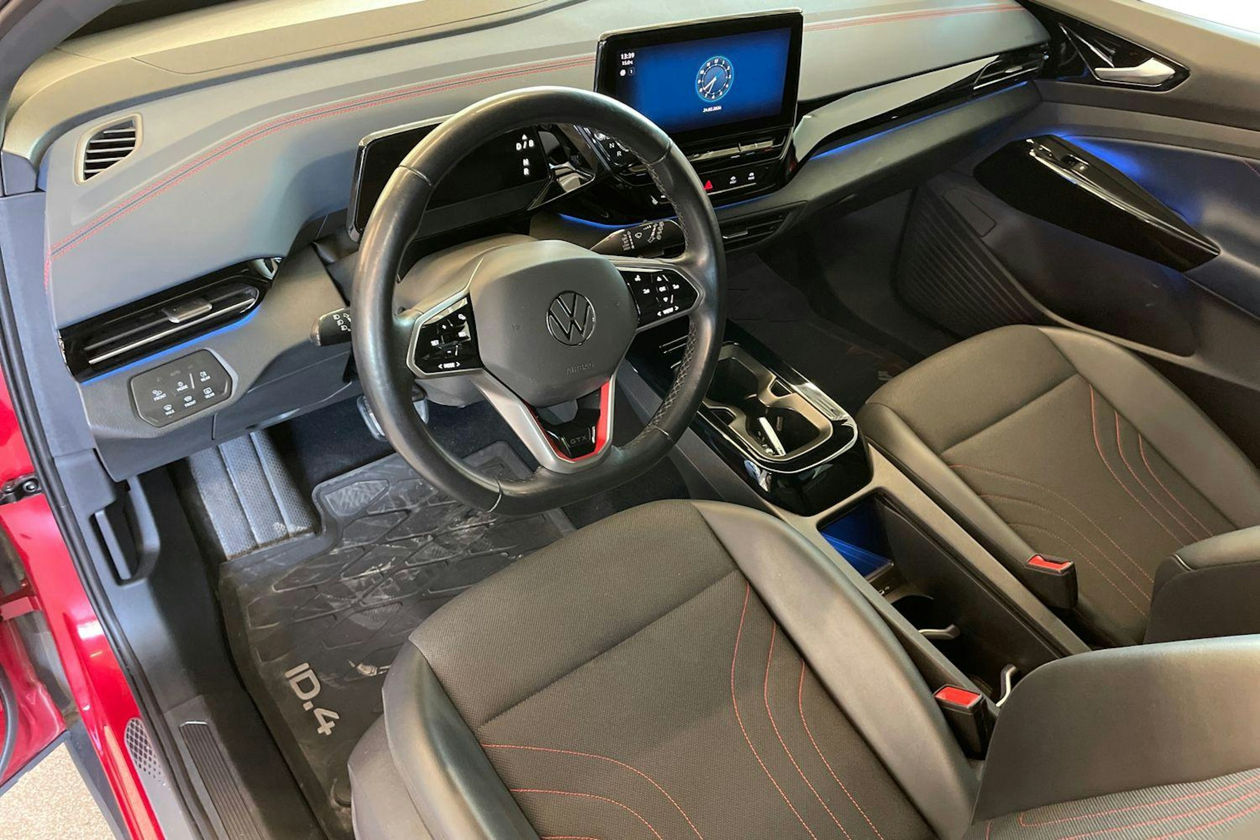 punainen Volkswagen ID.4 2021 kuva 7.