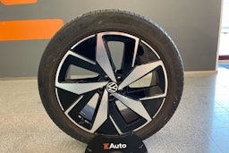 punainen Volkswagen ID.4 2021 kuva 13.