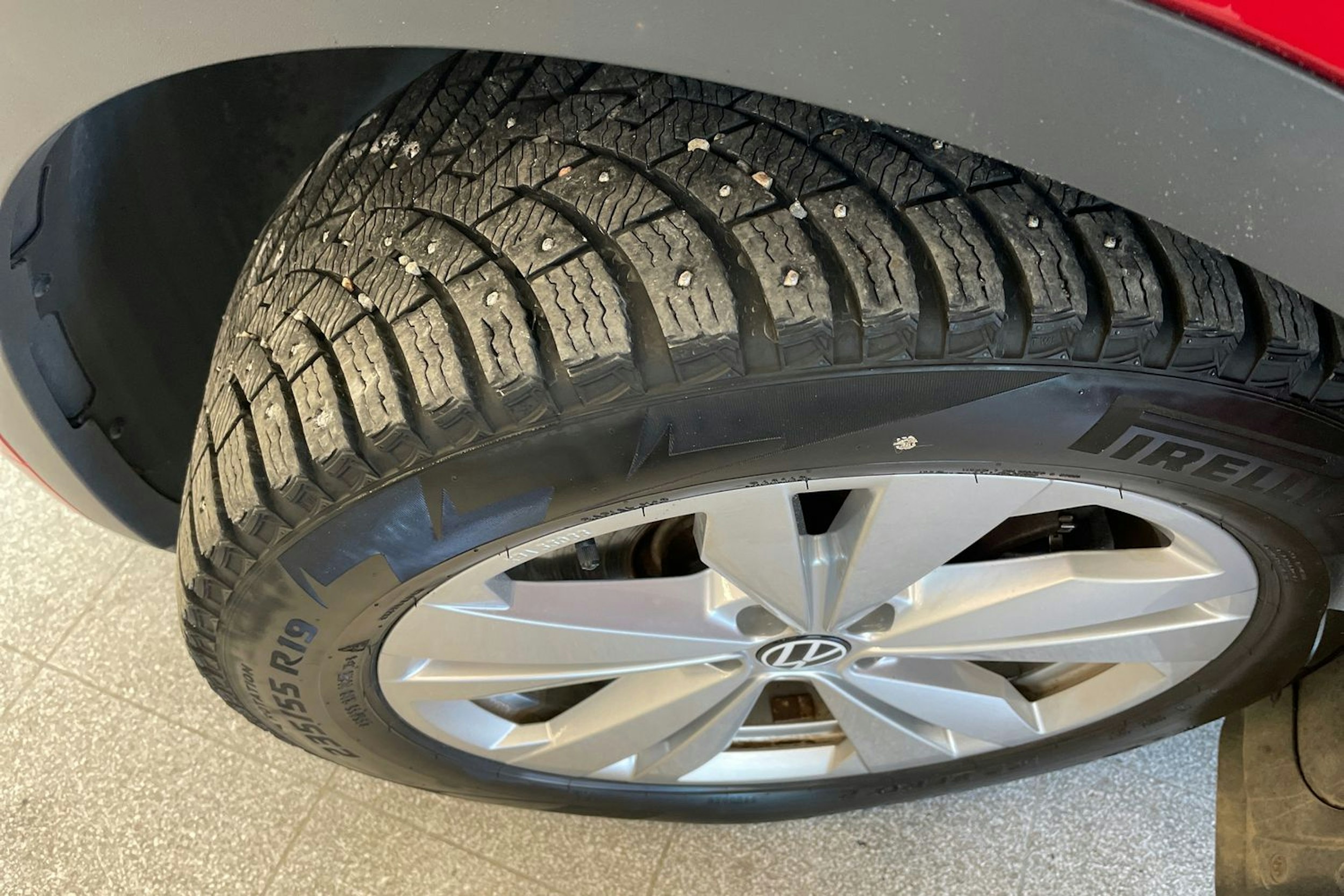 punainen Volkswagen ID.4 2021 kuva 14.