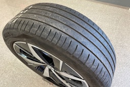 punainen Volkswagen ID.4 2021 kuva 15.