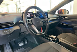 punainen Volkswagen ID.4 2021 kuva 16.