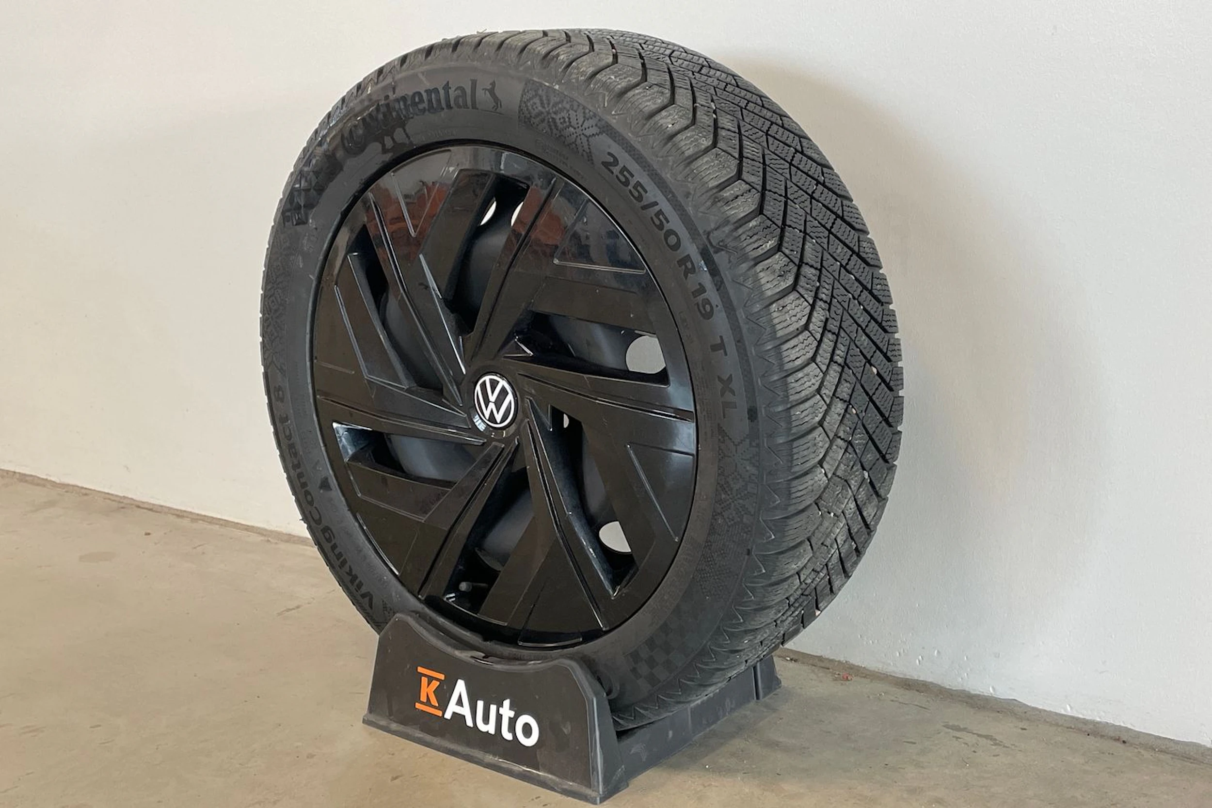 sininen Volkswagen ID.4 2021 kuva 10.