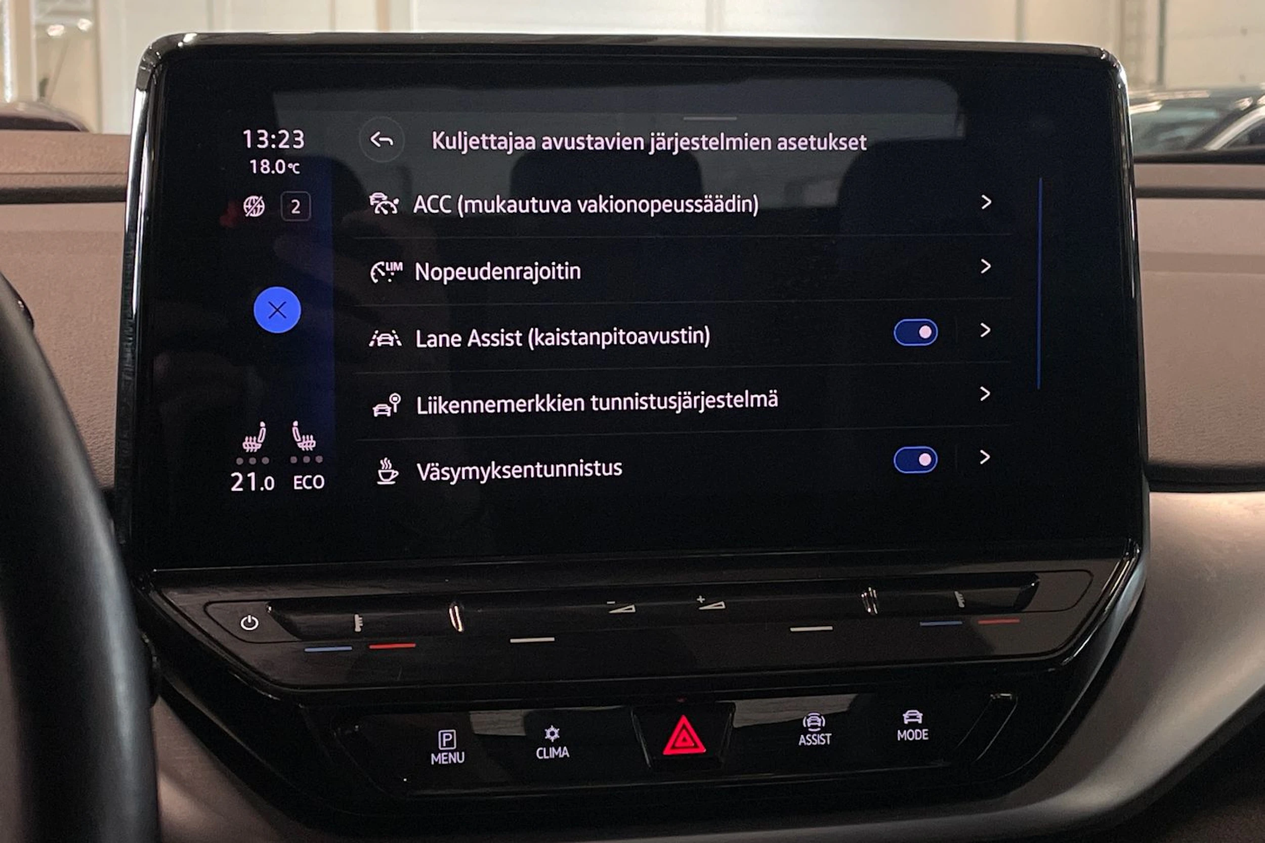 sininen Volkswagen ID.4 2021 kuva 22.