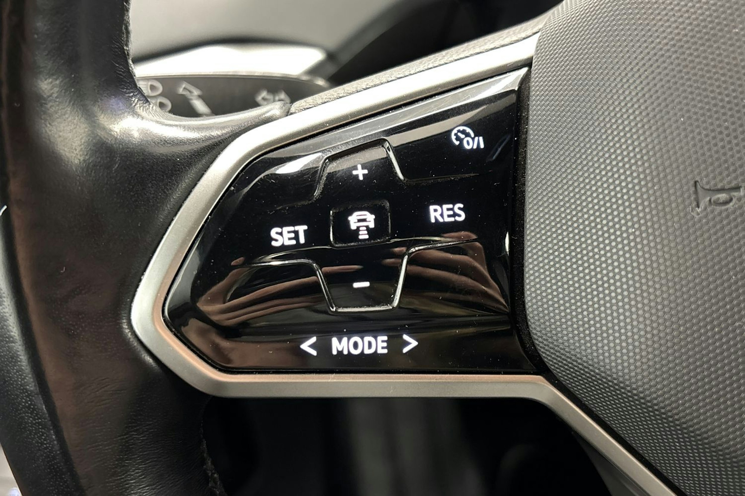 sininen Volkswagen ID.4 2021 kuva 16.