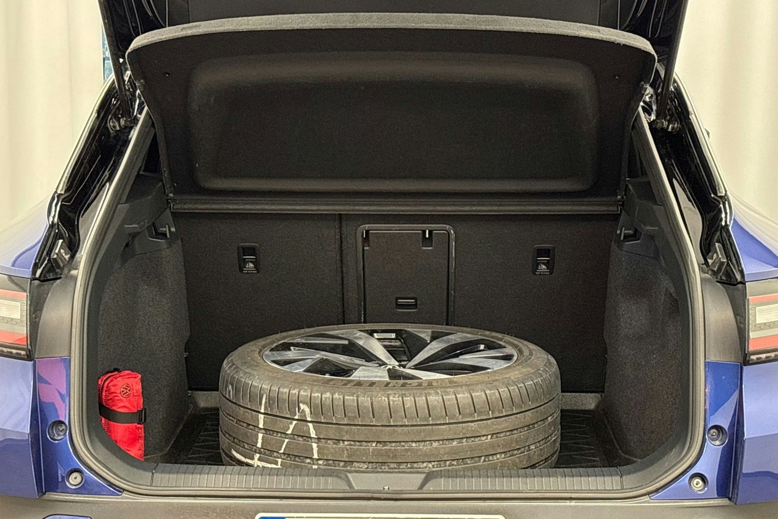 sininen Volkswagen ID.4 2021 kuva 27.