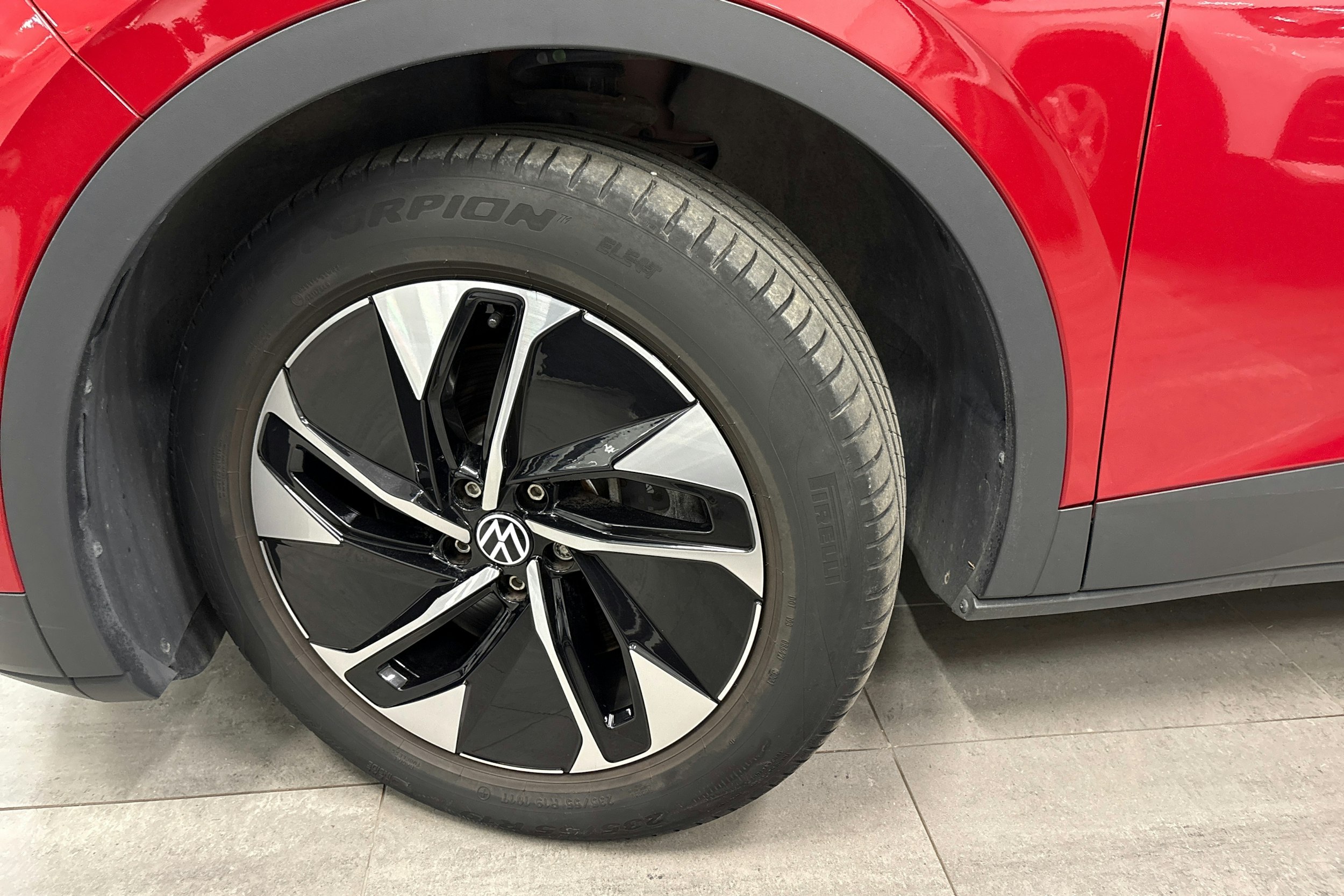punainen Volkswagen ID.4 2021 kuva 11.