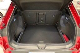 punainen Volkswagen ID.4 2021 kuva 17.