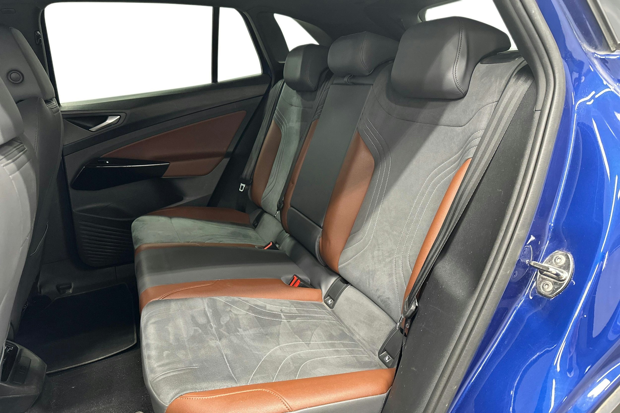 sininen Volkswagen ID.4 2021 kuva 10.