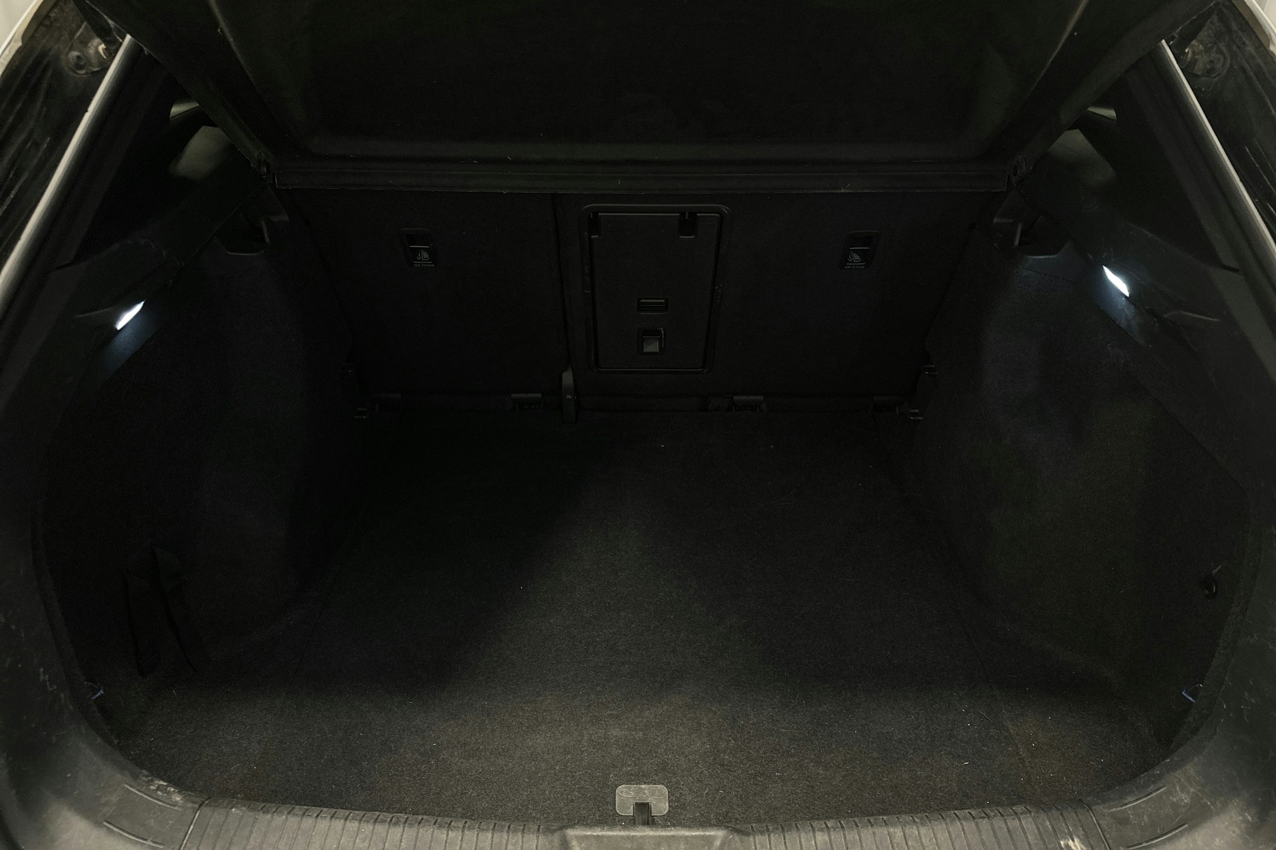 sininen Volkswagen ID.4 2021 kuva 14.