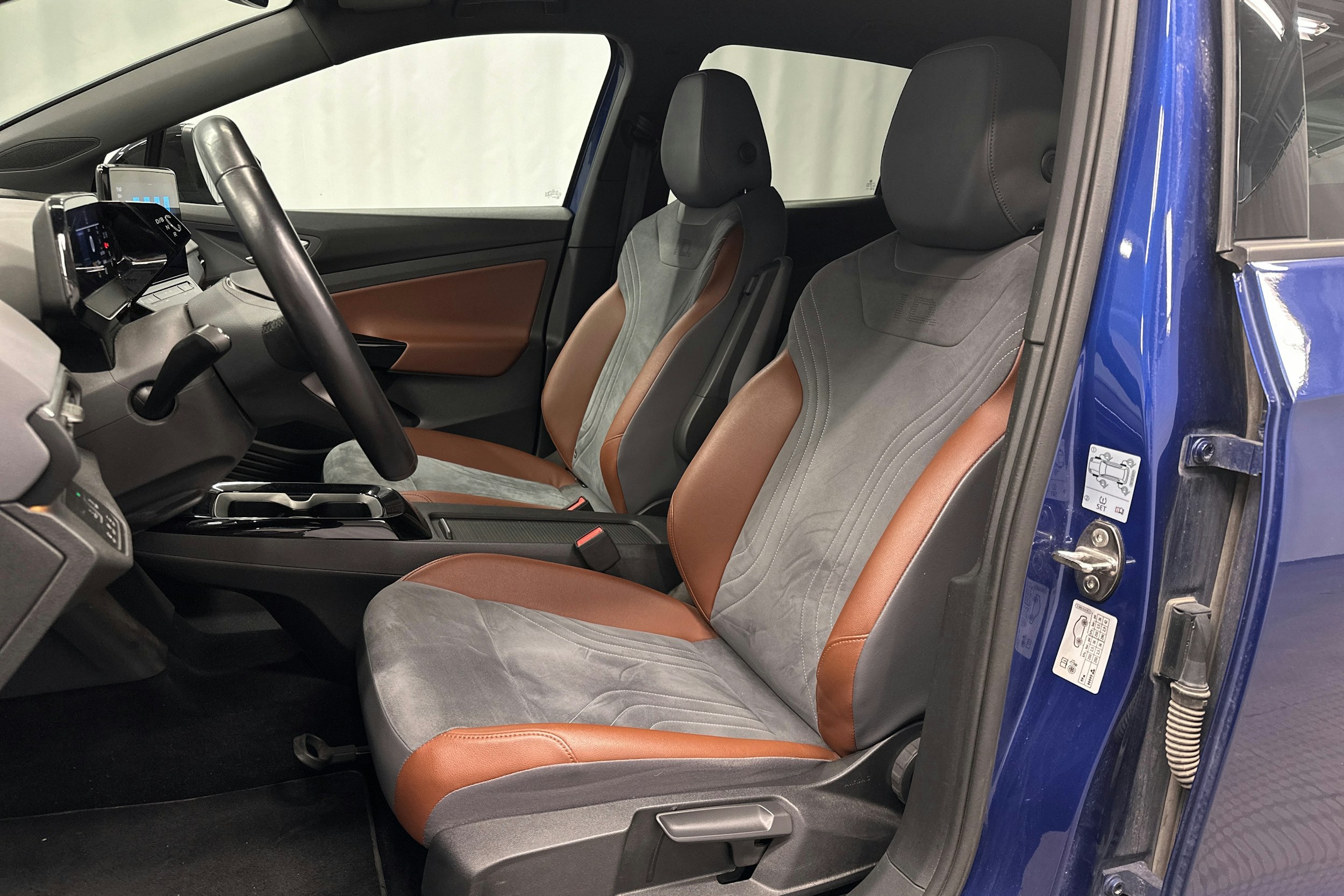 sininen Volkswagen ID.4 2021 kuva 16.
