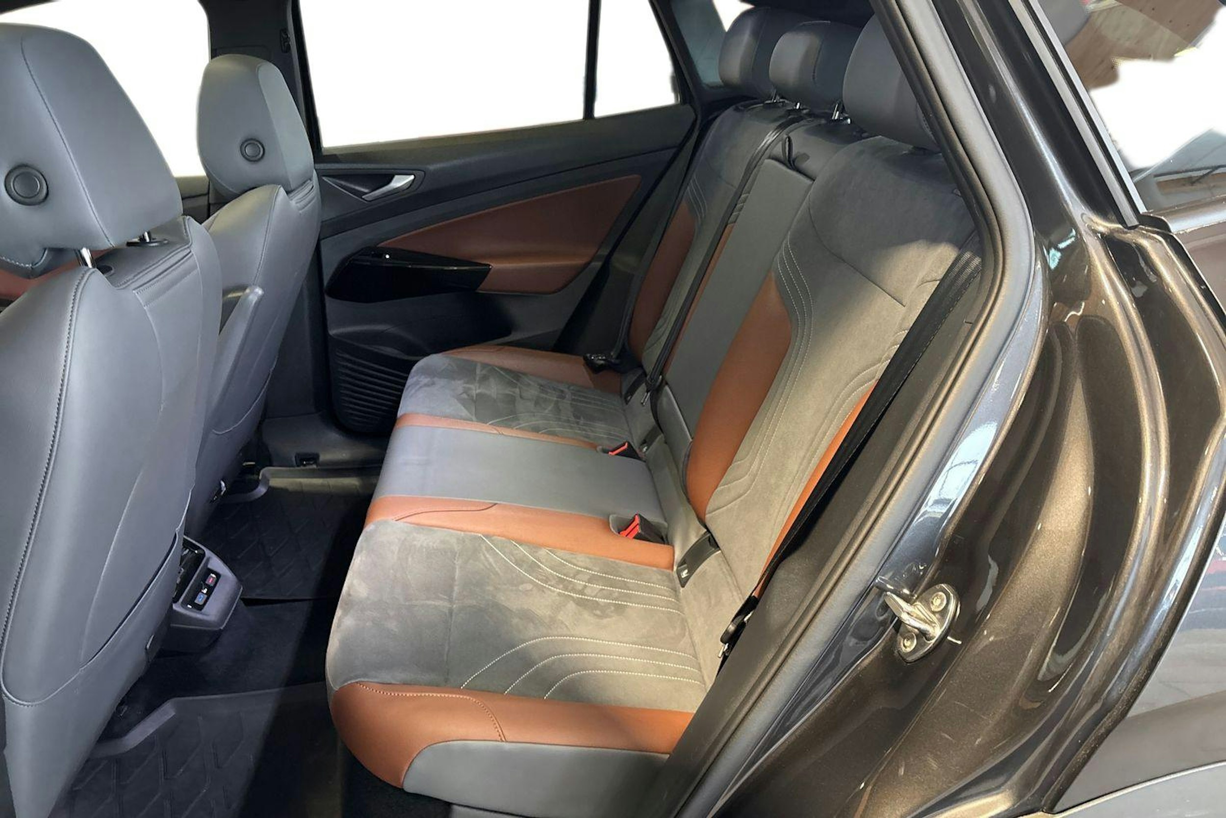 harmaa Volkswagen ID.4 2021 kuva 10.