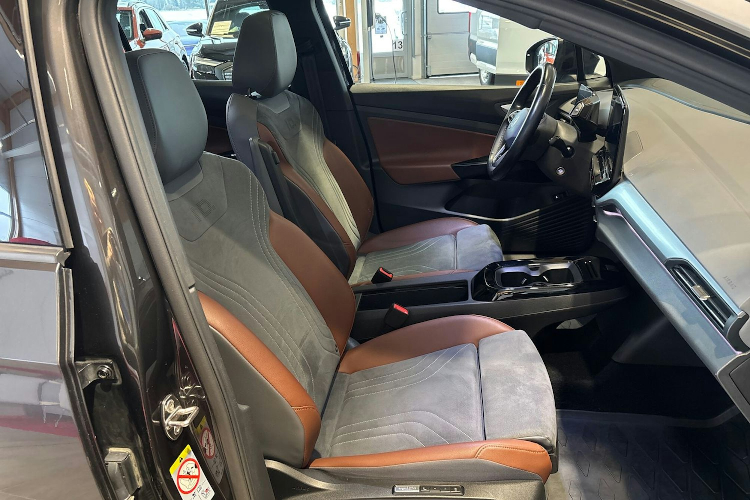 harmaa Volkswagen ID.4 2021 kuva 14.