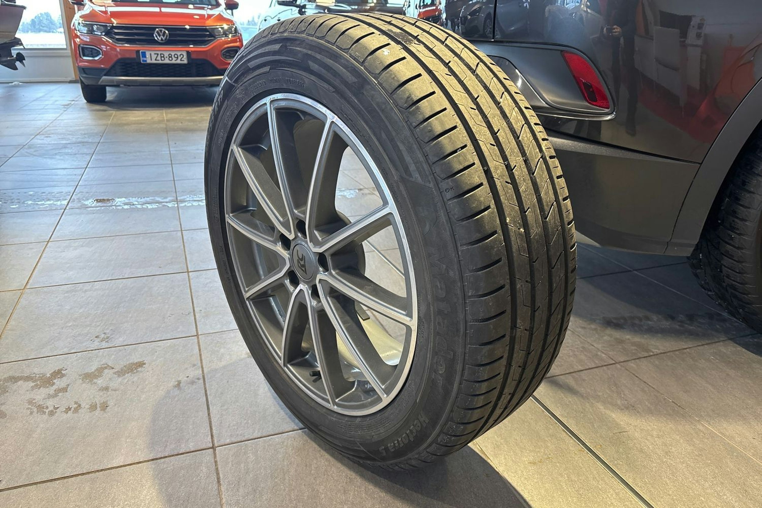 harmaa Volkswagen ID.4 2021 kuva 29.