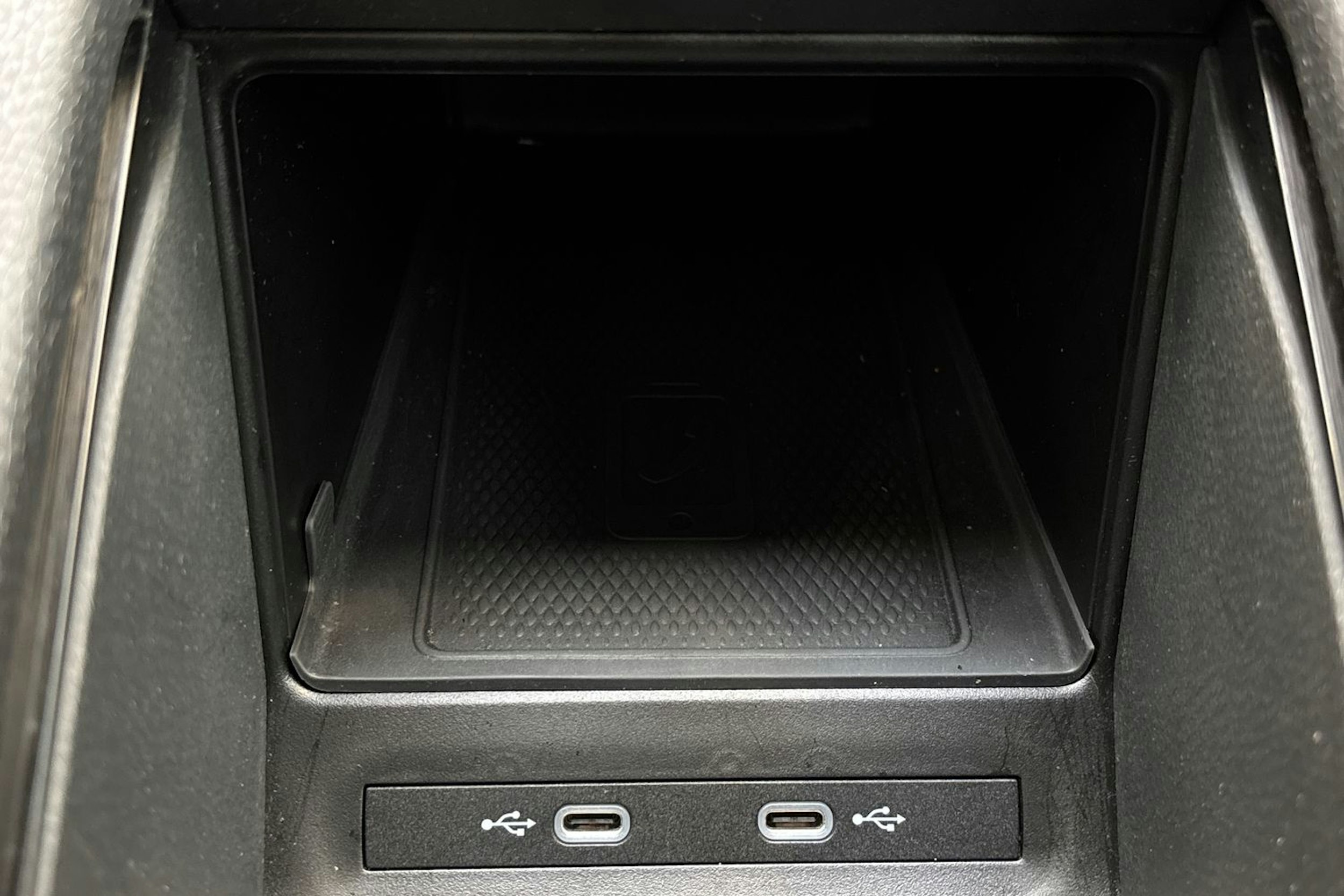 harmaa Volkswagen ID.4 2021 kuva 28.