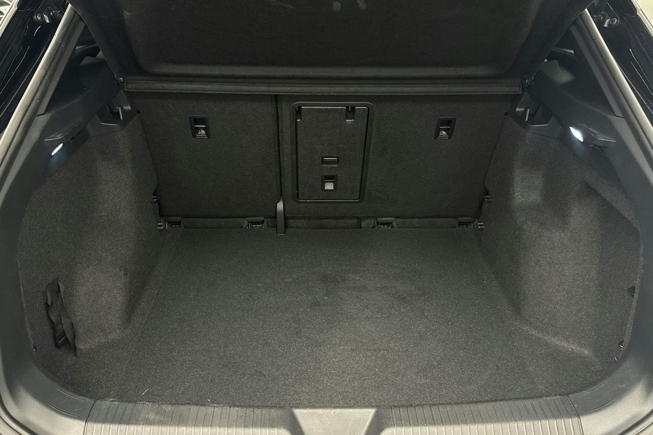 harmaa Volkswagen ID.4 2021 kuva 39.