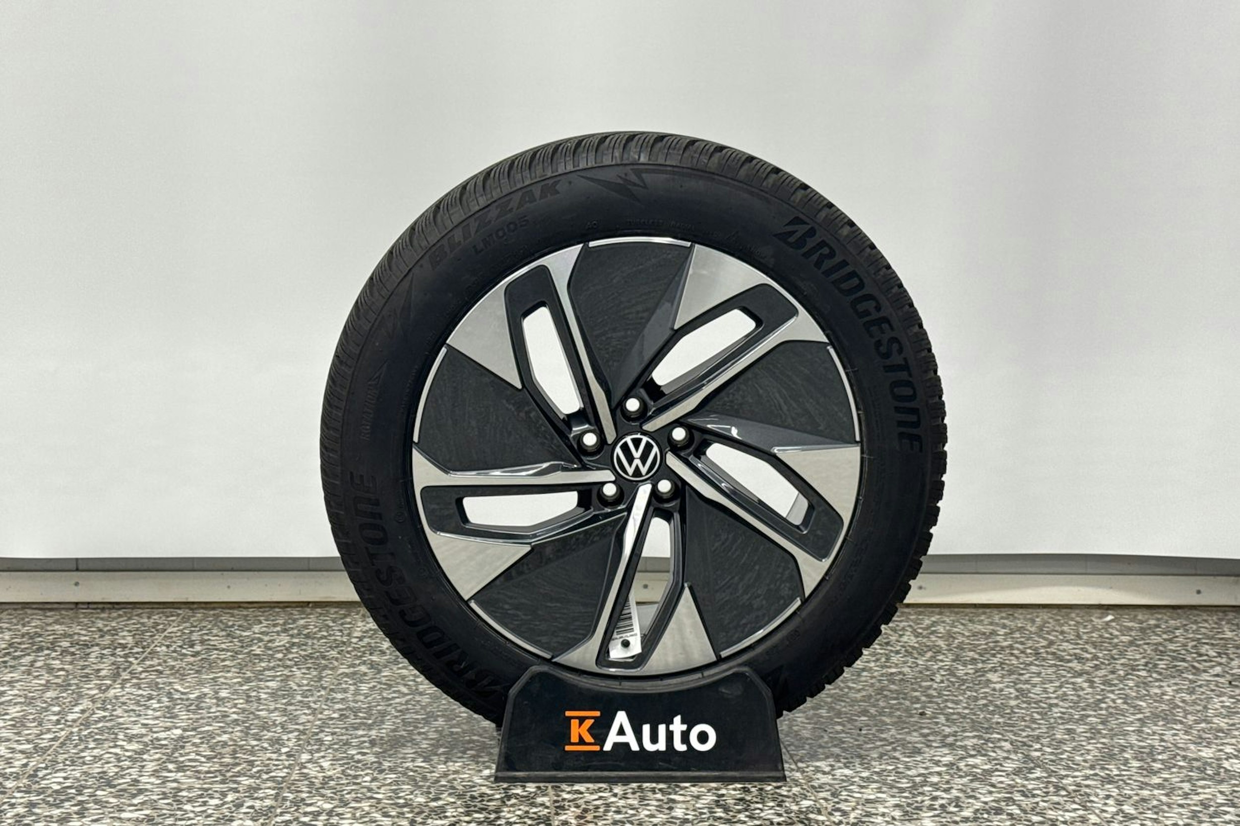 harmaa Volkswagen ID.4 2021 kuva 44.