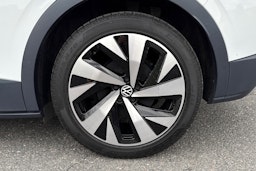 valkoinen Volkswagen ID.4 2021 kuva 10.