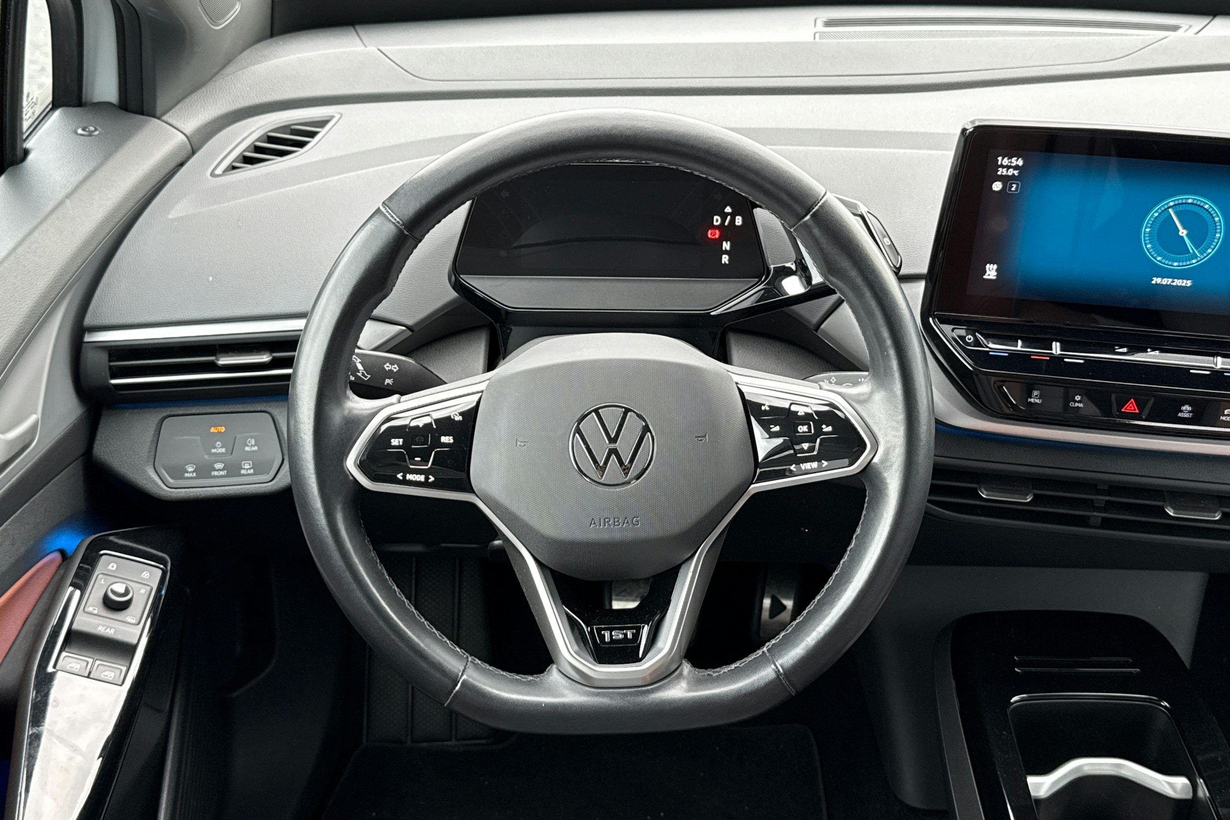 valkoinen Volkswagen ID.4 2021 kuva 11.