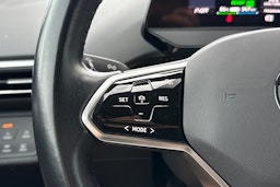 valkoinen Volkswagen ID.4 2021 kuva 13.