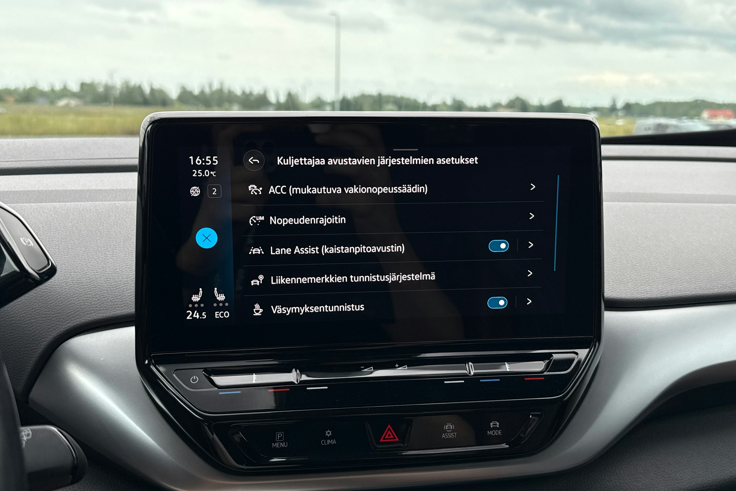 valkoinen Volkswagen ID.4 2021 kuva 16.