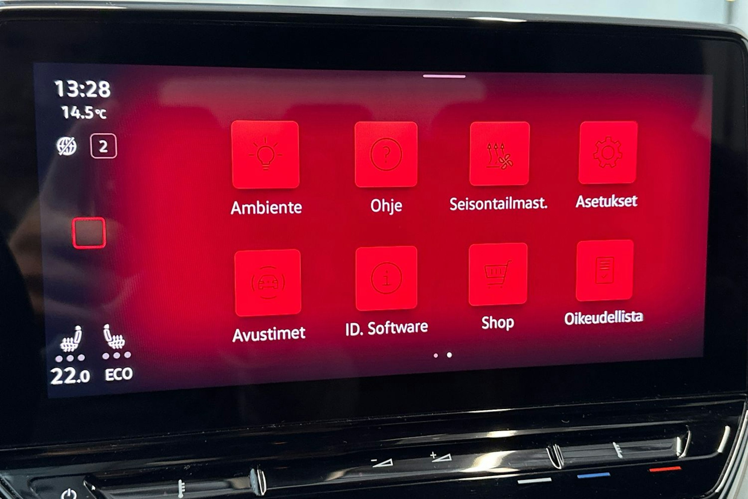 valkoinen Volkswagen ID.4 2021 kuva 34.