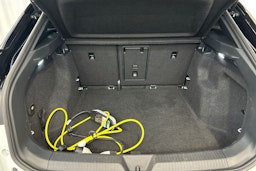 valkoinen Volkswagen ID.4 2021 kuva 35.