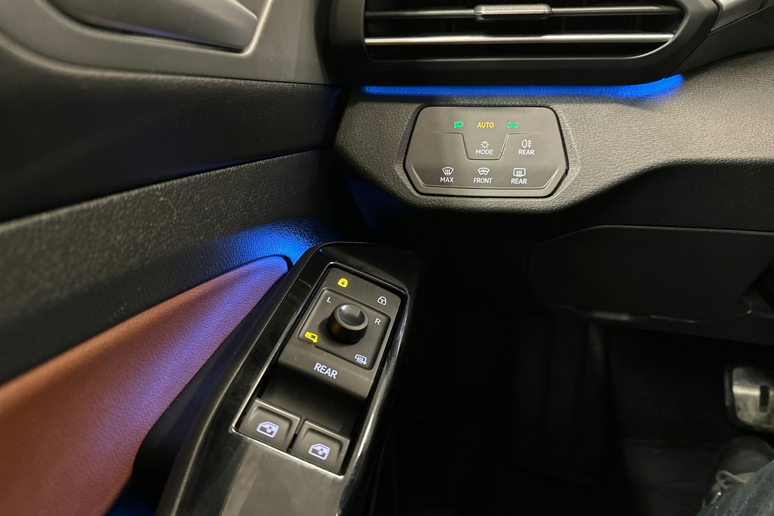 valkoinen Volkswagen ID.4 2021 kuva 17.