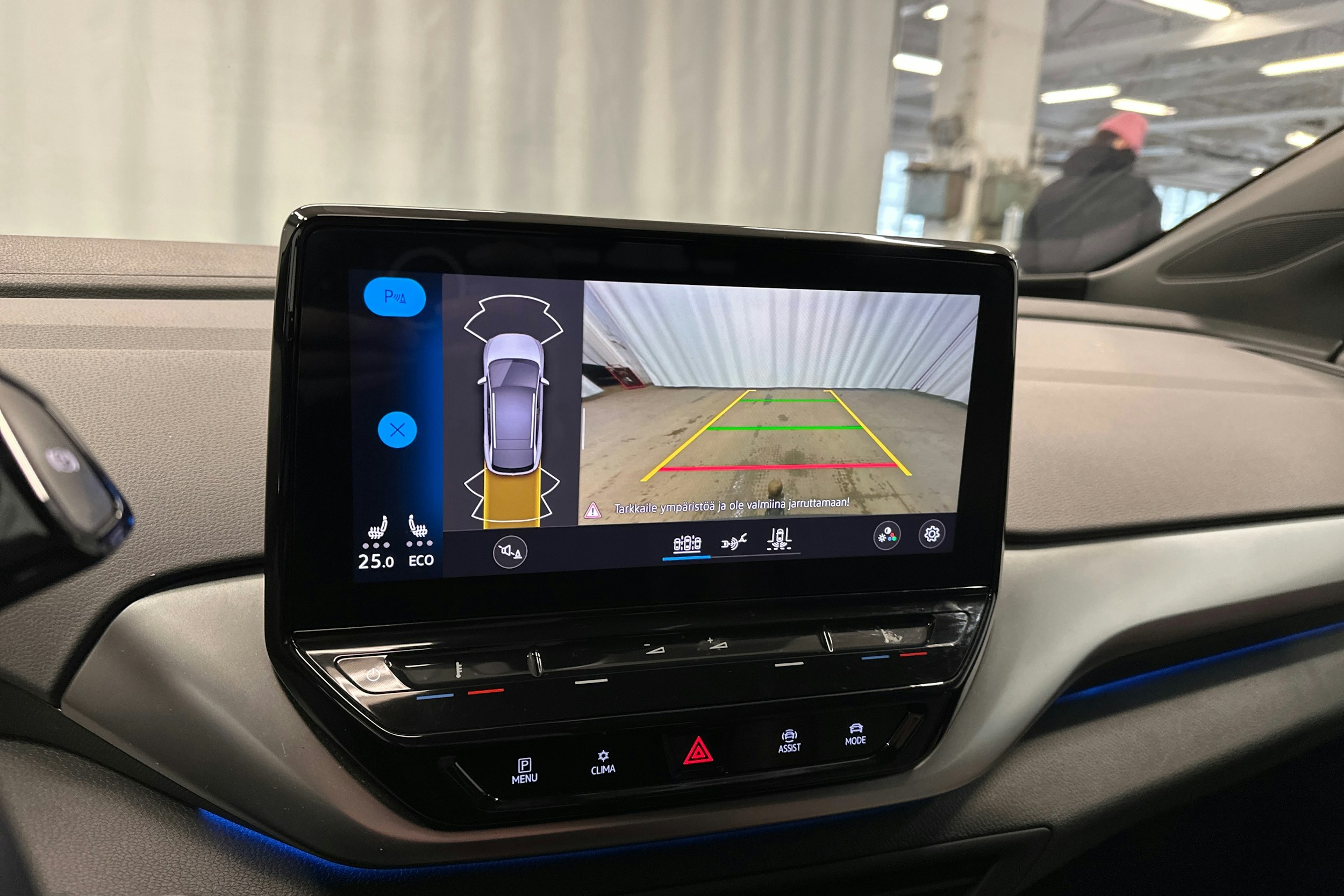 valkoinen Volkswagen ID.4 2021 kuva 19.