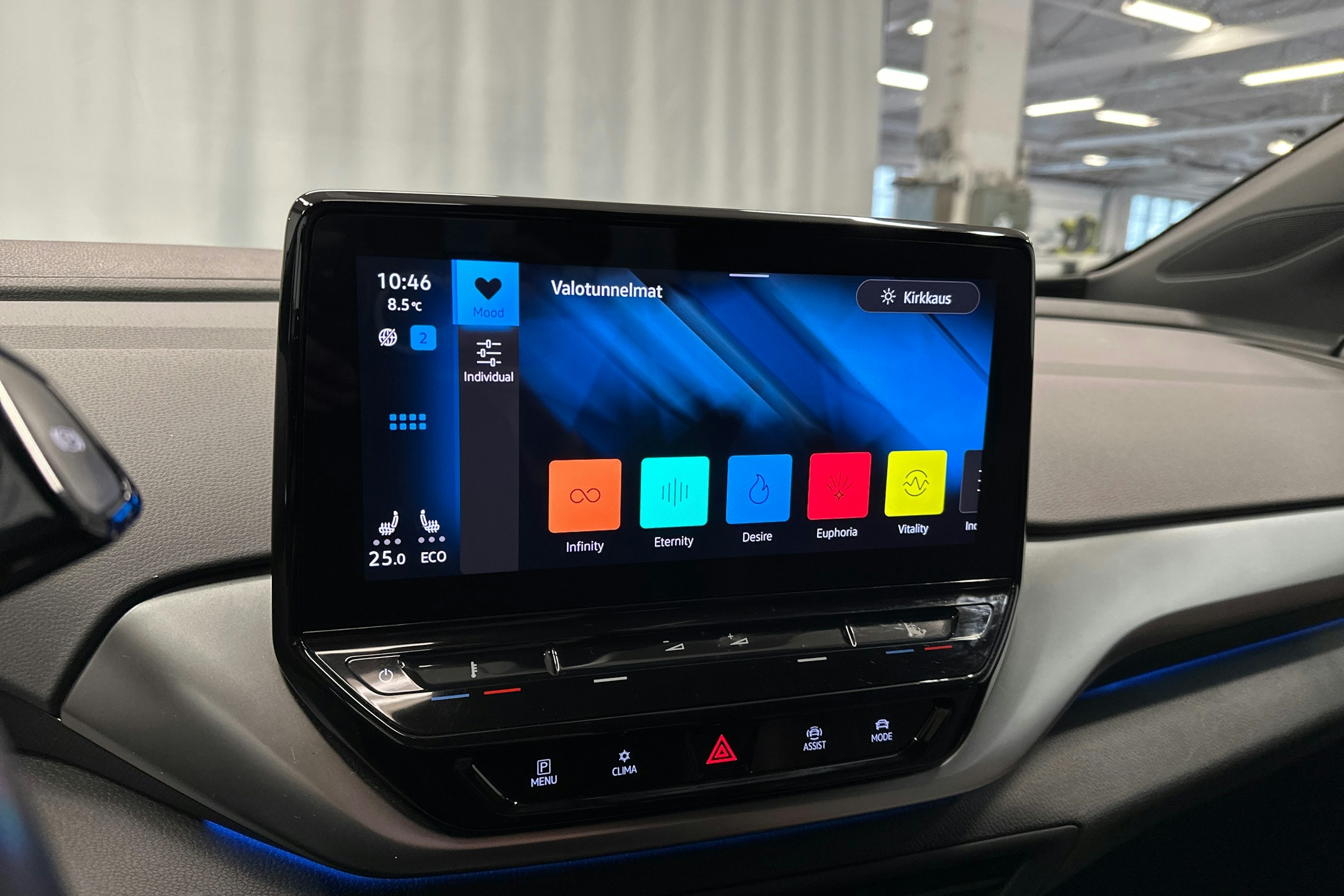 valkoinen Volkswagen ID.4 2021 kuva 22.