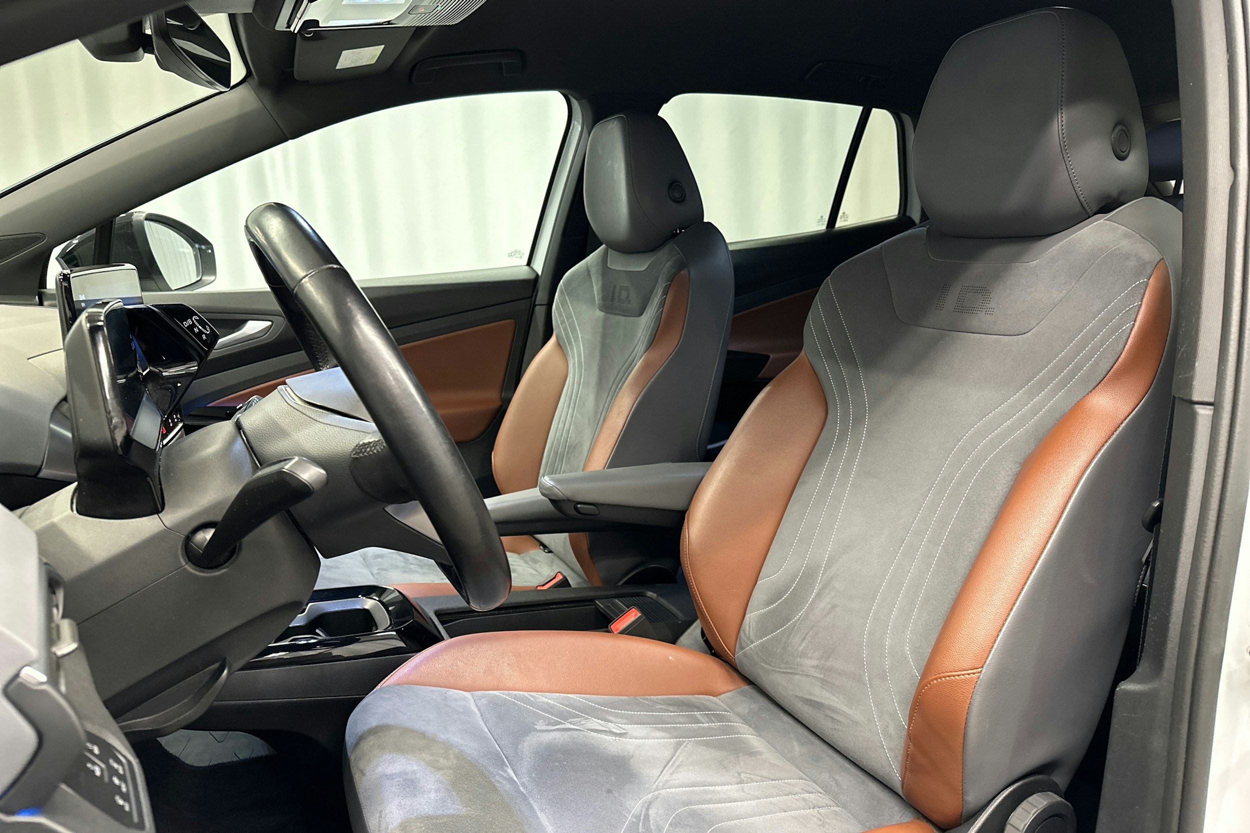 valkoinen Volkswagen ID.4 2021 kuva 25.