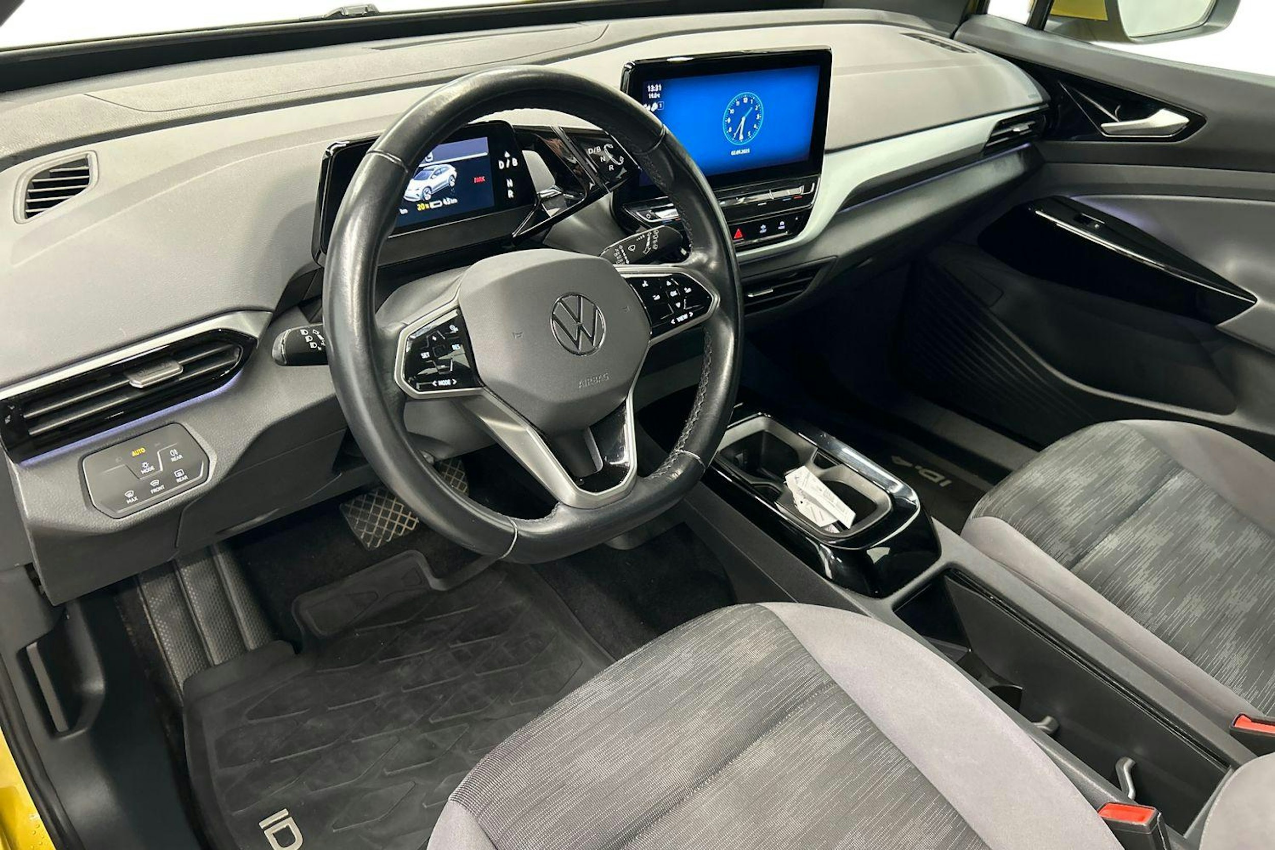 keltainen Volkswagen ID.4 2021 kuva 7.
