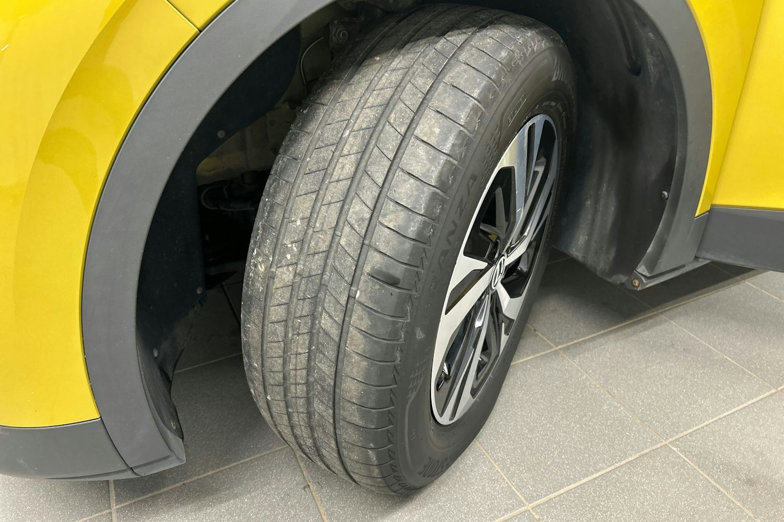 keltainen Volkswagen ID.4 2021 kuva 13.