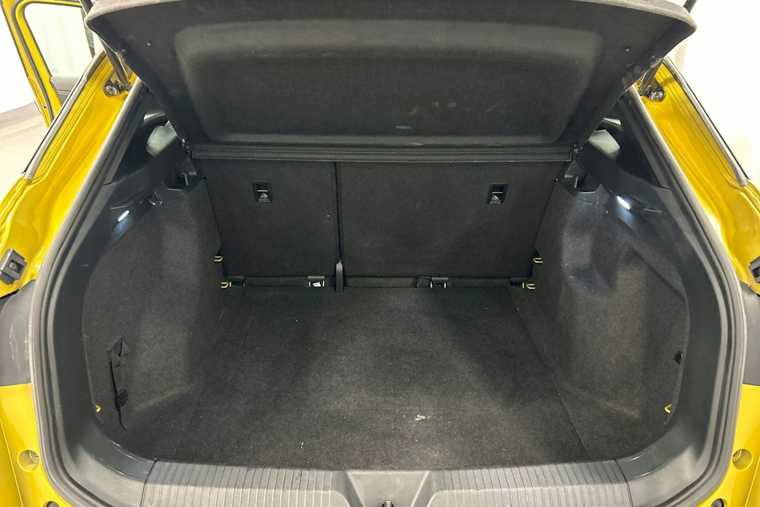 keltainen Volkswagen ID.4 2021 kuva 15.