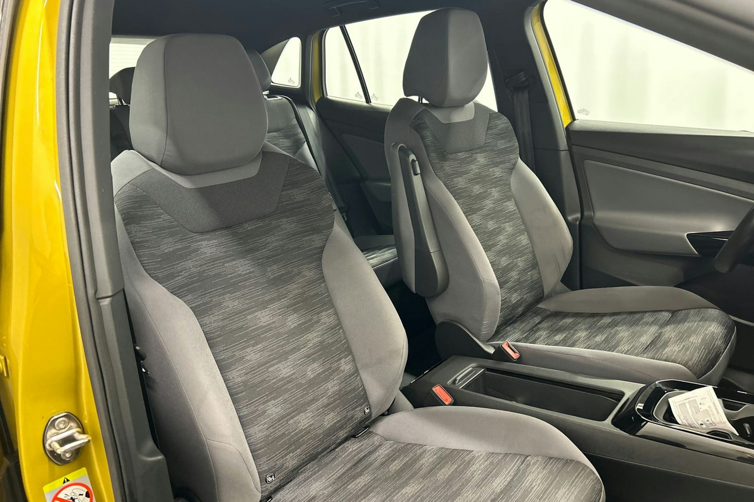 keltainen Volkswagen ID.4 2021 kuva 17.