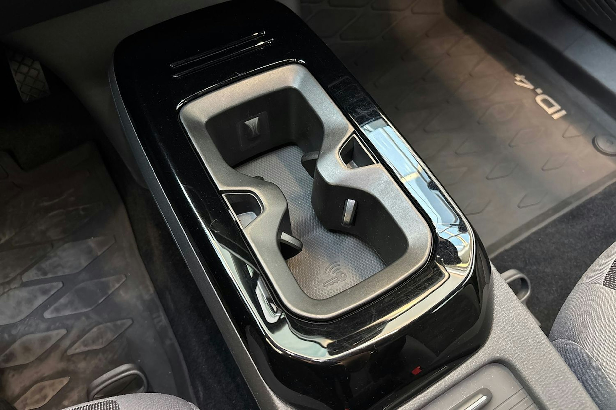 hopea Volkswagen ID.4 2021 kuva 28.