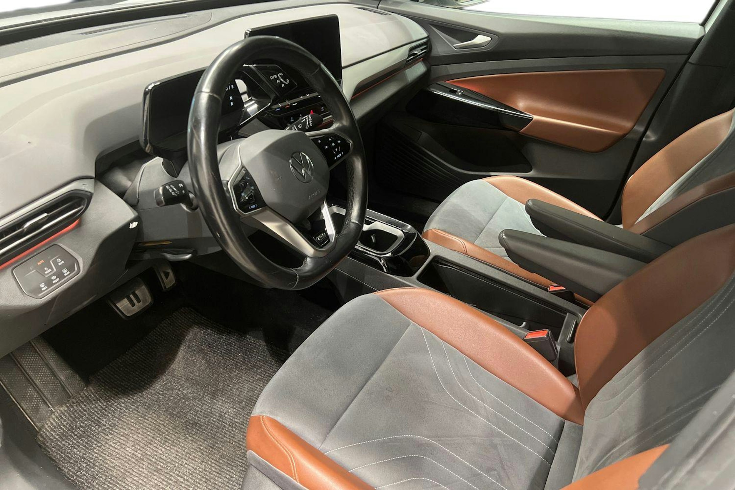 Valkoinen Volkswagen ID.4 2021 kuva 7.