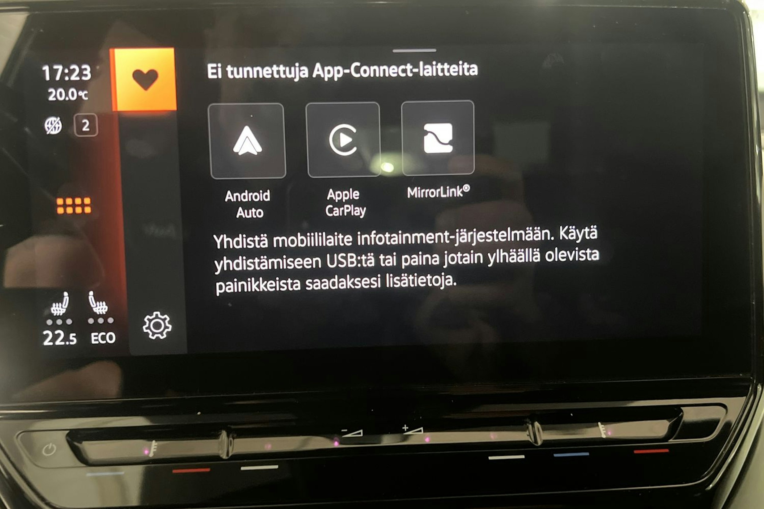 Valkoinen Volkswagen ID.4 2021 kuva 17.