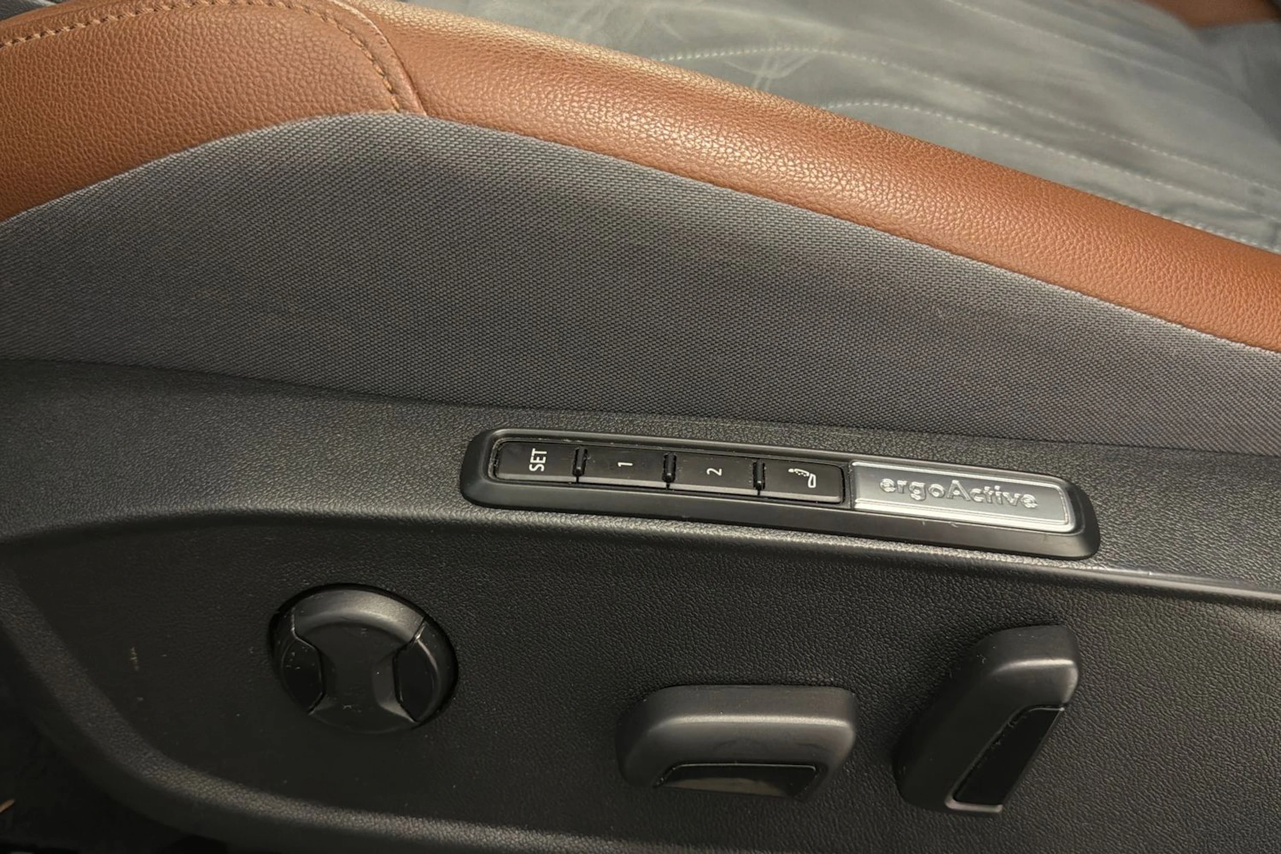 keltainen Volkswagen ID.4 2021 kuva 14.