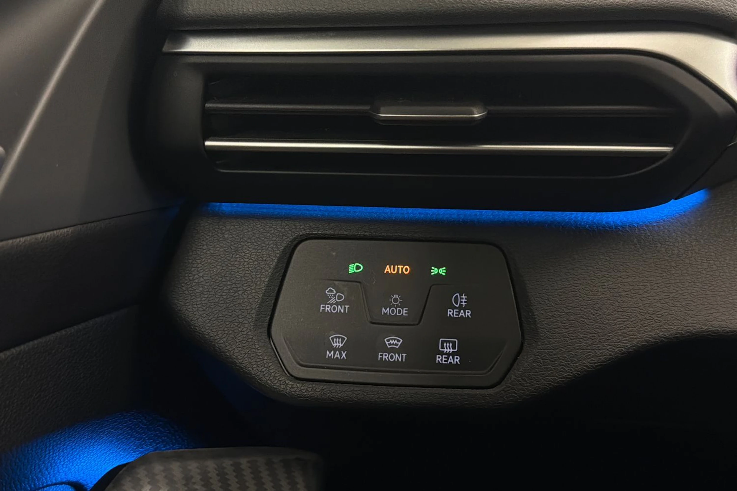 keltainen Volkswagen ID.4 2021 kuva 15.