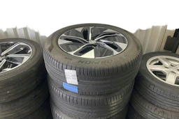 harmaa Volkswagen ID.4 2022 kuva 5.