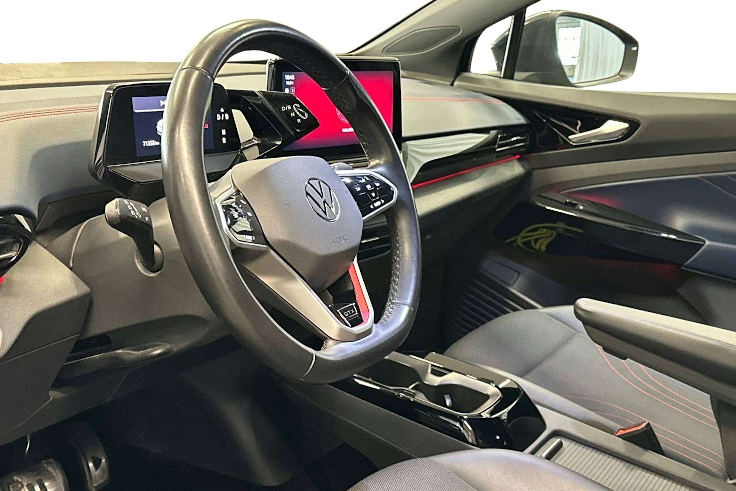 harmaa Volkswagen ID.4 2022 kuva 3.