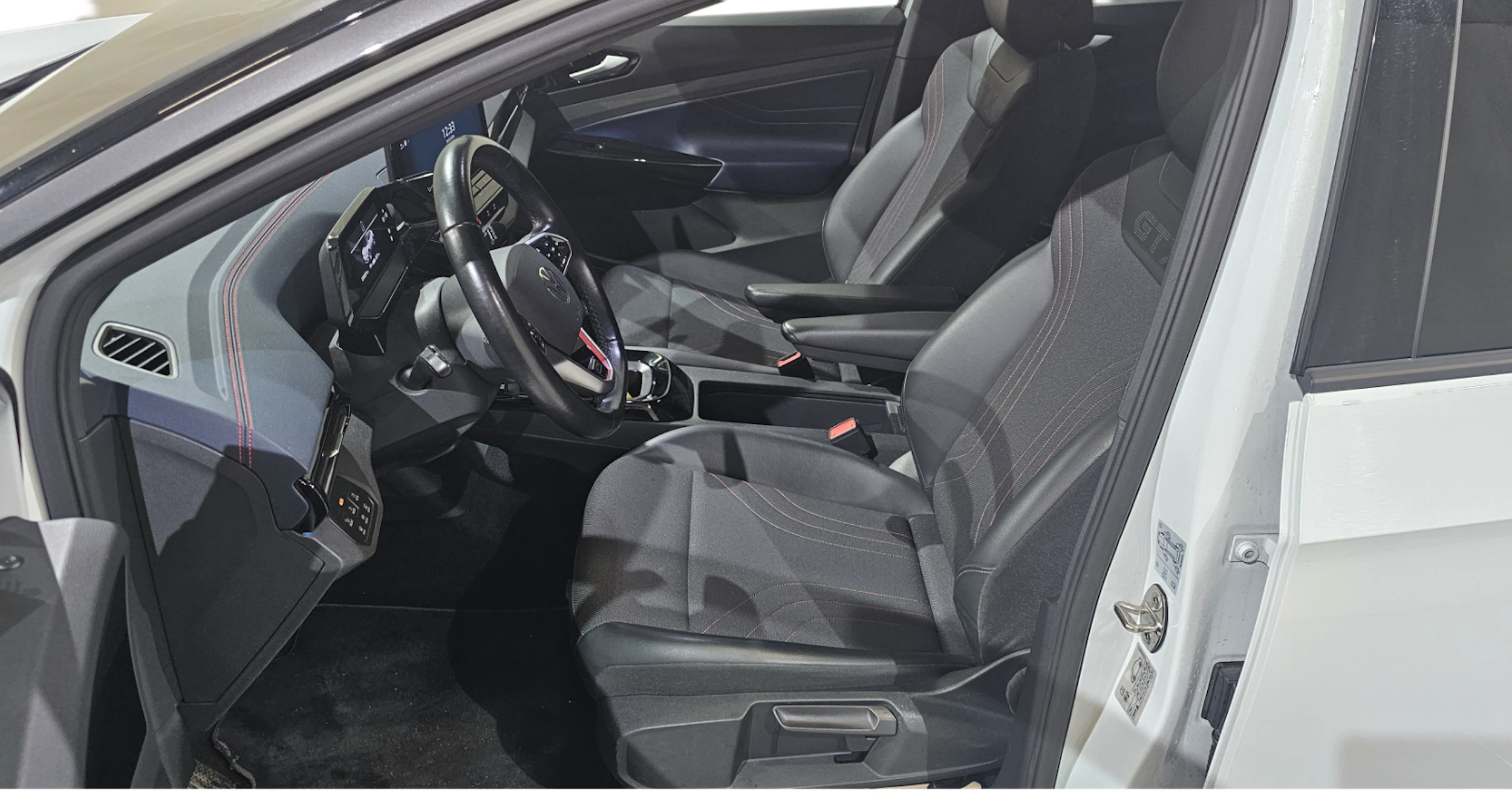 valkoinen Volkswagen ID.4 2022 kuva 3.