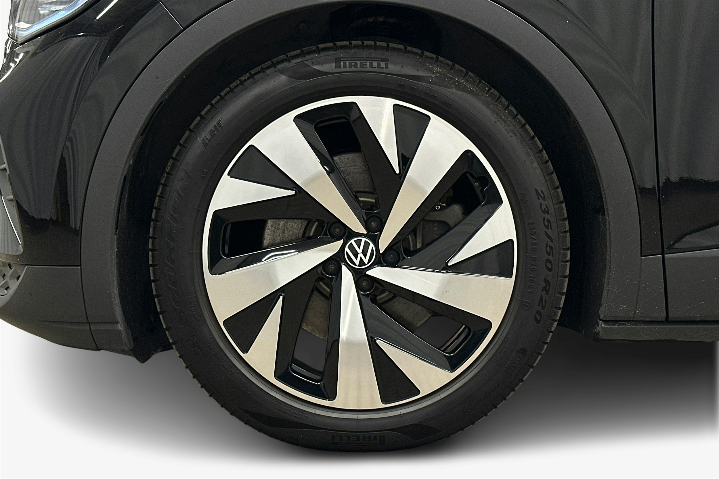 musta Volkswagen ID.4 2022 kuva 11.