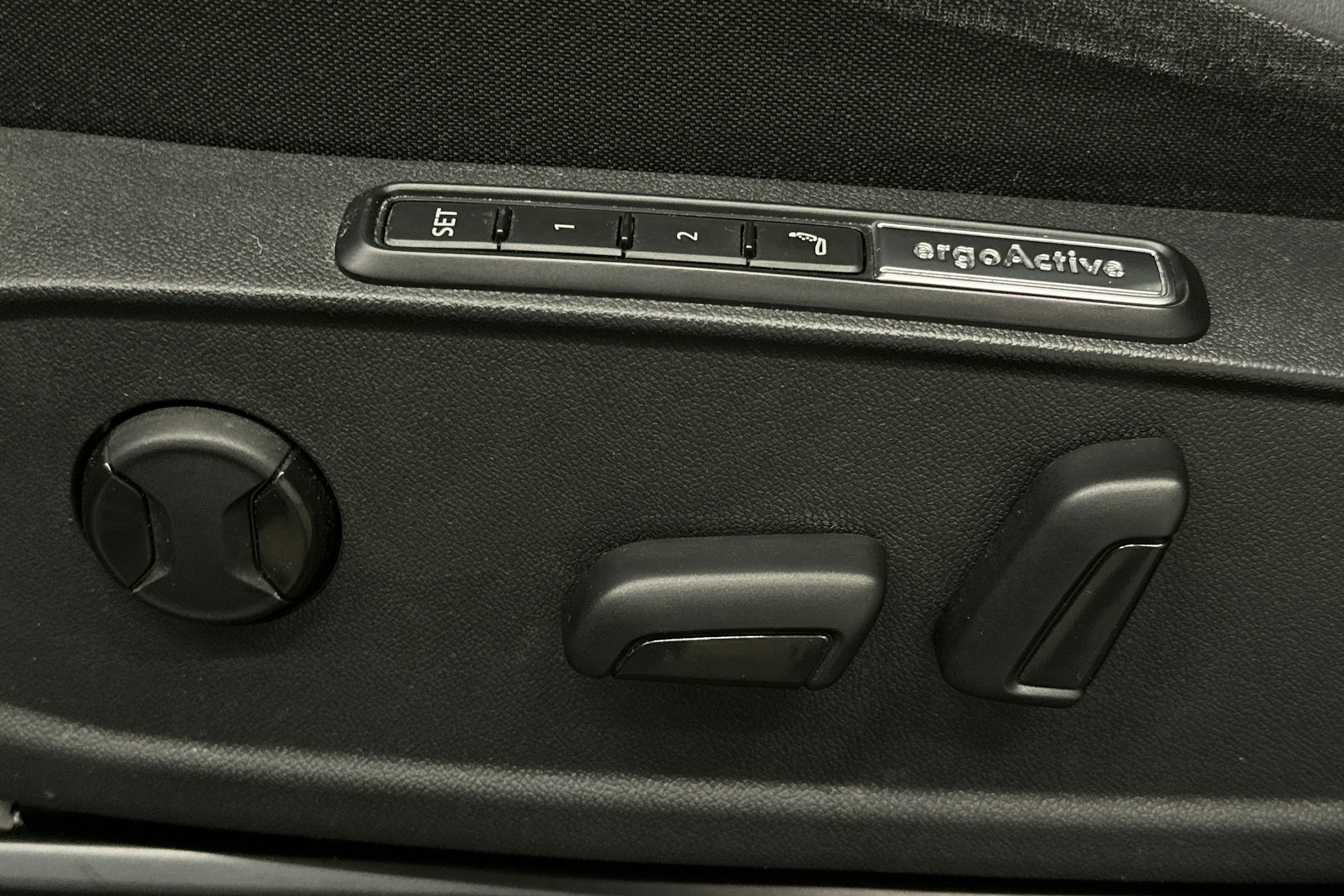musta Volkswagen ID.4 2022 kuva 18.