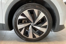 Valkoinen Volkswagen ID.4 2022 kuva 13.