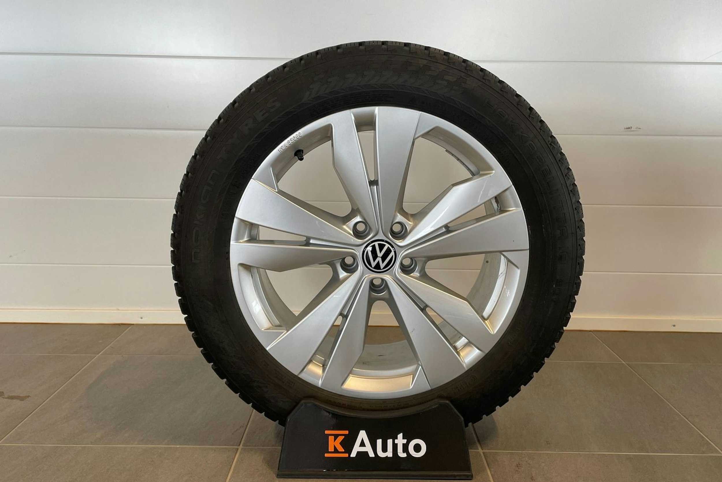 Valkoinen Volkswagen ID.4 2022 kuva 15.
