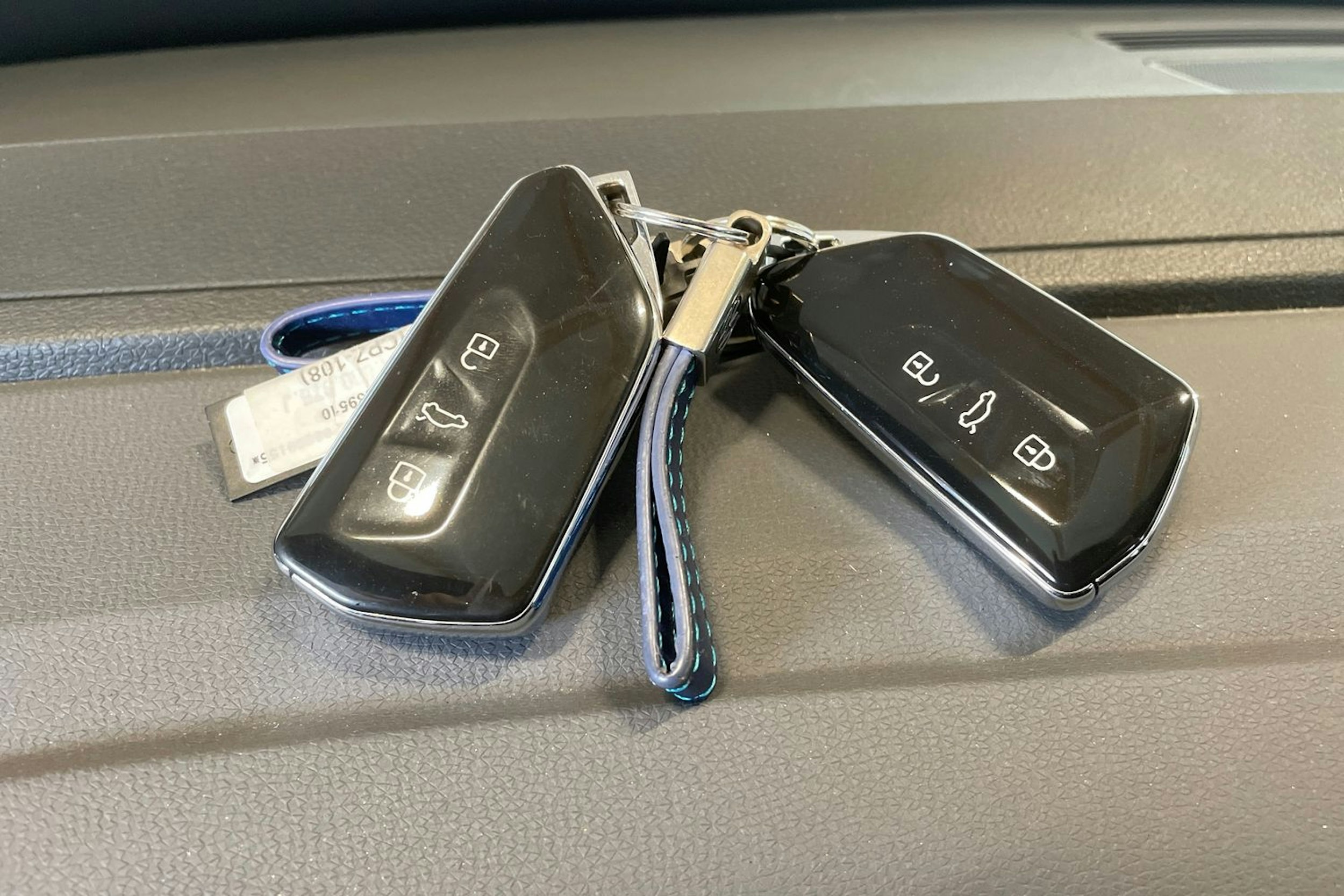 Valkoinen Volkswagen ID.4 2022 kuva 27.